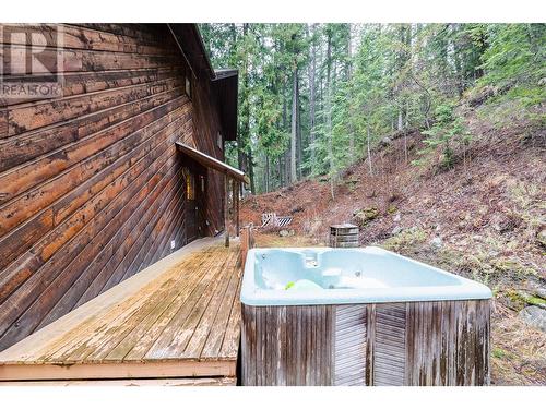 5671 Longbeach Road, Nelson, BC - Outdoor