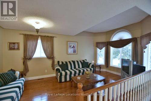 19 Brillinger Drive, Wasaga Beach, ON - Indoor Photo Showing Living Room