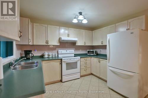 19 Brillinger Drive, Wasaga Beach, ON - Indoor Photo Showing Kitchen With Double Sink