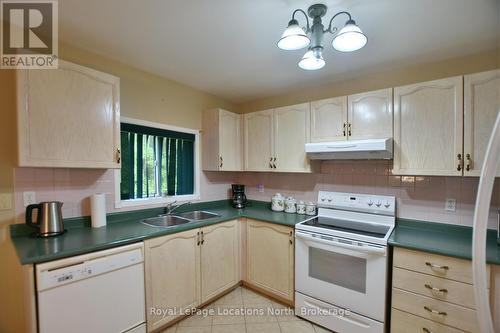 19 Brillinger Drive, Wasaga Beach, ON - Indoor Photo Showing Kitchen With Double Sink