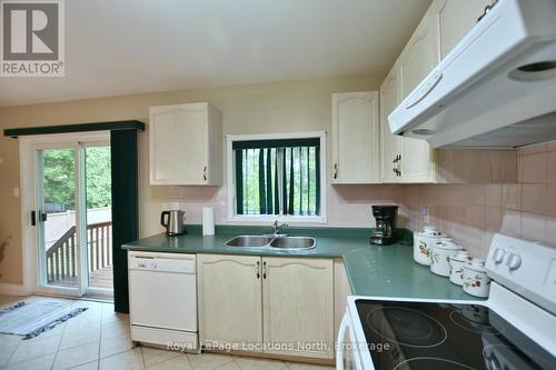 19 Brillinger Drive, Wasaga Beach, ON - Indoor Photo Showing Kitchen With Double Sink