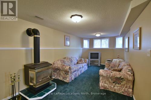 19 Brillinger Drive, Wasaga Beach, ON - Indoor With Fireplace