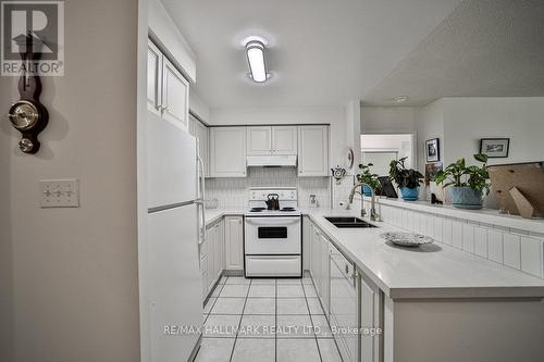 315 - 23 Lorraine Drive, Toronto, ON - Indoor Photo Showing Kitchen With Double Sink