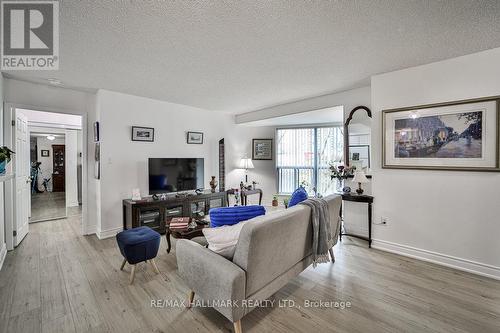 315 - 23 Lorraine Drive, Toronto, ON - Indoor Photo Showing Living Room