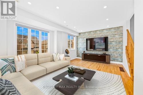 20 Toulouse Court, Markham, ON - Indoor Photo Showing Living Room