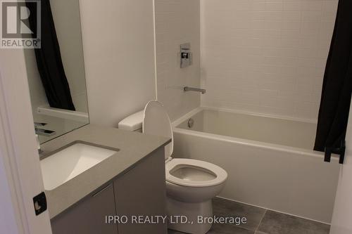 354 - 2485 Taunton Road W, Oakville, ON - Indoor Photo Showing Bathroom