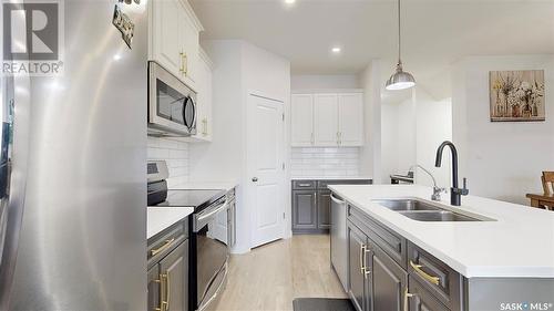 5438 Primrose Green Drive E, Regina, SK - Indoor Photo Showing Kitchen With Double Sink With Upgraded Kitchen