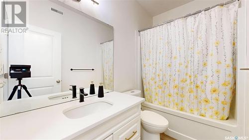 5438 Primrose Green Drive E, Regina, SK - Indoor Photo Showing Bathroom