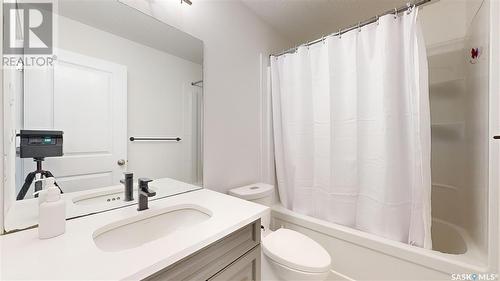 5438 Primrose Green Drive E, Regina, SK - Indoor Photo Showing Bathroom