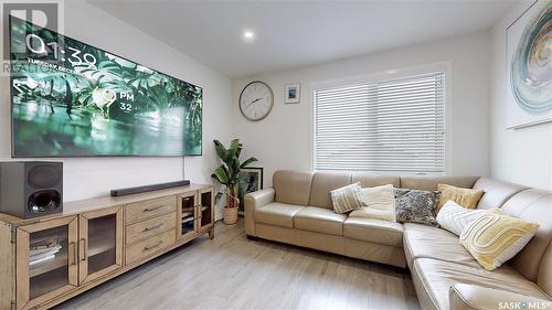 5438 Primrose Green Drive E, Regina, SK - Indoor Photo Showing Living Room