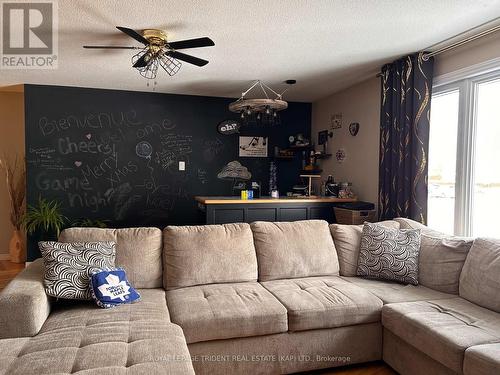 2 Erickson Avenue, Kapuskasing, ON - Indoor Photo Showing Living Room