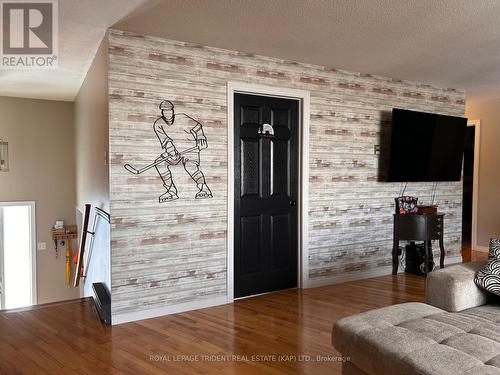 2 Erickson Avenue, Kapuskasing, ON - Indoor Photo Showing Living Room