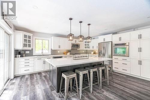 37 O'Donnell Court, Penetanguishene, ON - Indoor Photo Showing Kitchen With Upgraded Kitchen