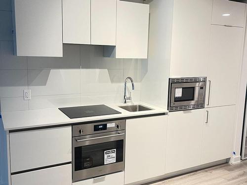 3207-238 Simcoe St, Toronto, ON - Indoor Photo Showing Kitchen With Upgraded Kitchen