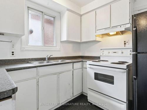 158 Rodda Blvd, Toronto, ON - Indoor Photo Showing Kitchen With Double Sink