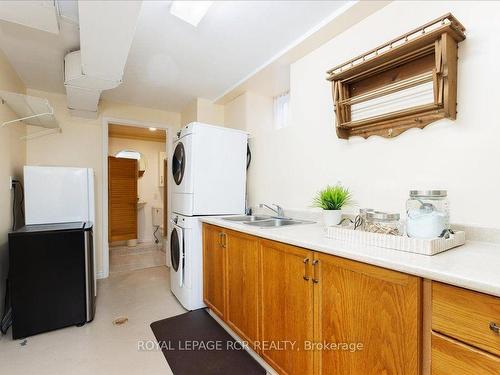 116 Tyson Dr, East Gwillimbury, ON - Indoor Photo Showing Kitchen With Double Sink