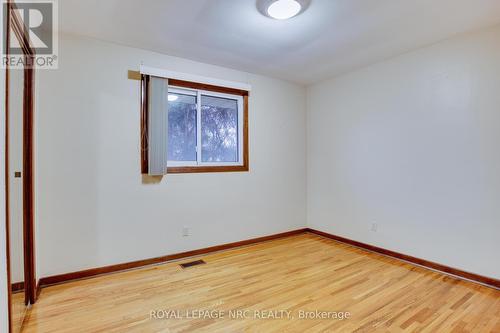 7061 Dolphin Street, Niagara Falls (212 - Morrison), ON - Indoor Photo Showing Other Room