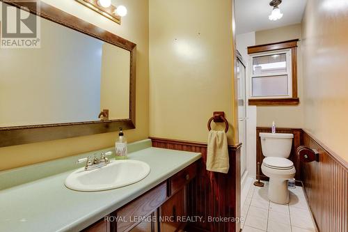 7061 Dolphin Street, Niagara Falls (212 - Morrison), ON - Indoor Photo Showing Bathroom