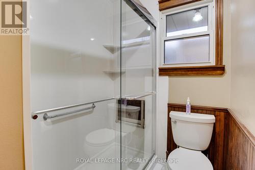 7061 Dolphin Street, Niagara Falls (212 - Morrison), ON - Indoor Photo Showing Bathroom