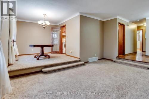 7061 Dolphin Street, Niagara Falls (212 - Morrison), ON - Indoor Photo Showing Other Room