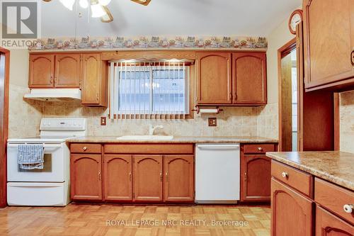 7061 Dolphin Street, Niagara Falls (212 - Morrison), ON - Indoor Photo Showing Kitchen