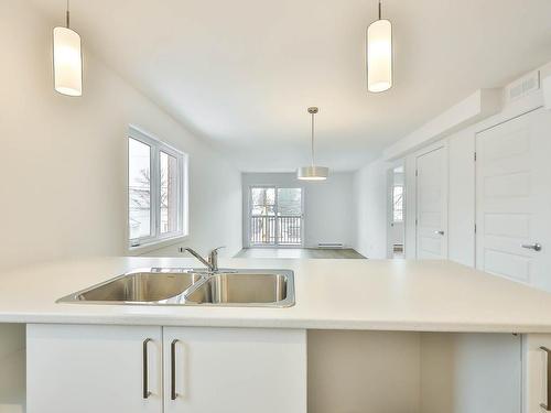 Cuisine - 2-169 Rue Dorchester, Gatineau (Buckingham), QC - Indoor Photo Showing Kitchen With Double Sink