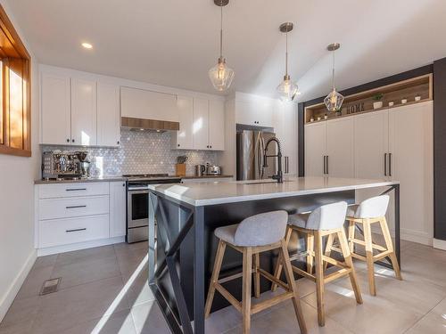 Cuisine - 2126 Boul. Perrot, Notre-Dame-De-L'Île-Perrot, QC - Indoor Photo Showing Kitchen With Upgraded Kitchen