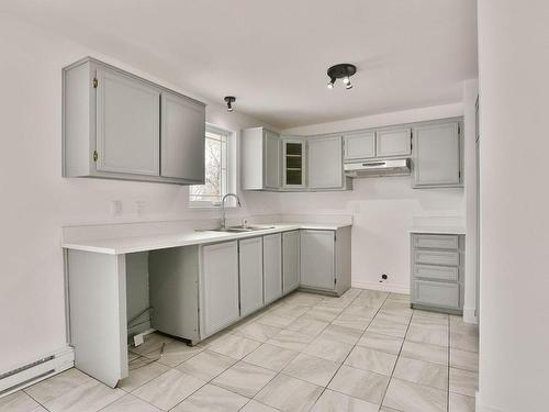 Cuisine - 1571 Rg De L'Achigan N., L'Épiphanie, QC - Indoor Photo Showing Kitchen With Double Sink