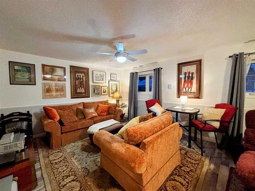 3 Cedar Walk, Marathon, ON - Indoor Photo Showing Living Room