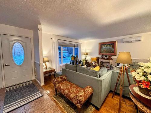 3 Cedar Walk, Marathon, ON - Indoor Photo Showing Living Room