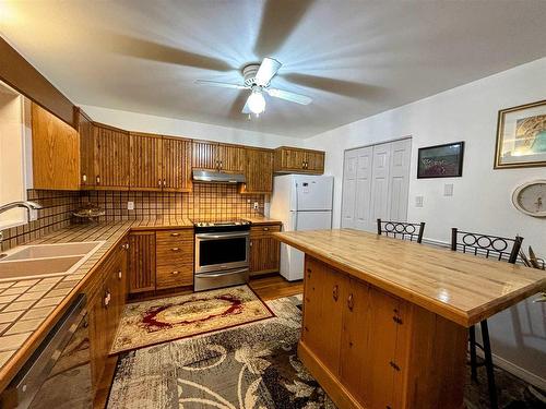 3 Cedar Walk, Marathon, ON - Indoor Photo Showing Kitchen With Double Sink