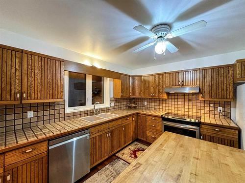 3 Cedar Walk, Marathon, ON - Indoor Photo Showing Kitchen With Double Sink