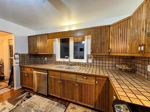 3 Cedar Walk, Marathon, ON - Indoor Photo Showing Kitchen With Double Sink