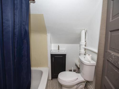 406 Synidcate Avenue N, Thunder Bay, ON - Indoor Photo Showing Bathroom