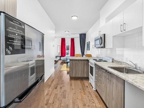 Kitchen - 2-2311 Rue Ontario E., Montréal (Ville-Marie), QC - Indoor Photo Showing Kitchen With Upgraded Kitchen