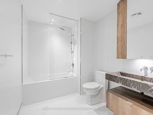 1701-11 Yorkville Ave, Toronto, ON - Indoor Photo Showing Bathroom