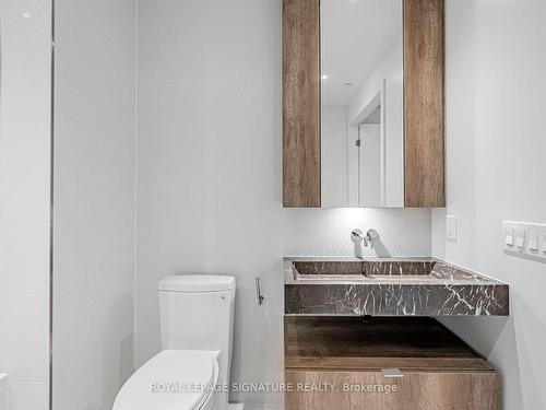 1701-11 Yorkville Ave, Toronto, ON - Indoor Photo Showing Bathroom