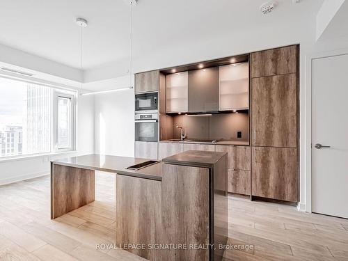 1701-11 Yorkville Ave, Toronto, ON - Indoor Photo Showing Kitchen