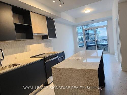 Lph 02-395 Dundas St W, Oakville, ON - Indoor Photo Showing Kitchen