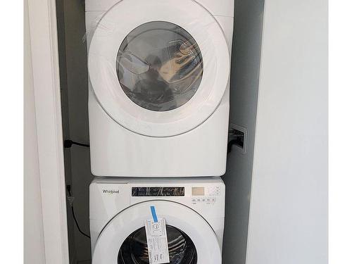 Lph 02-395 Dundas St W, Oakville, ON - Indoor Photo Showing Laundry Room