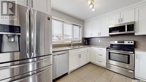 5238 Mitchinson Way, Regina, SK - Indoor Photo Showing Kitchen With Double Sink