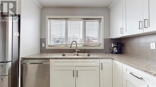 5238 Mitchinson Way, Regina, SK - Indoor Photo Showing Kitchen With Double Sink