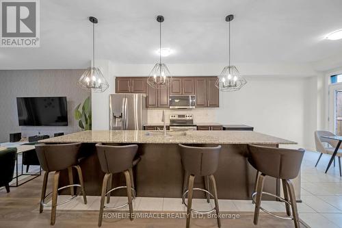 948 Kicking Horse Path N, Oshawa, ON - Indoor Photo Showing Kitchen With Upgraded Kitchen