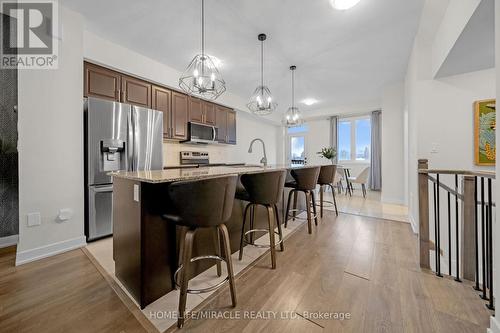 948 Kicking Horse Path N, Oshawa, ON - Indoor Photo Showing Kitchen With Upgraded Kitchen