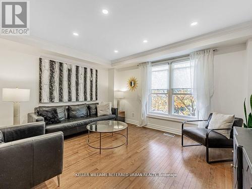 48 Wyatt Lane, Aurora, ON - Indoor Photo Showing Living Room