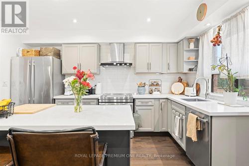 7 North Heights Road, Toronto, ON - Indoor Photo Showing Kitchen With Upgraded Kitchen