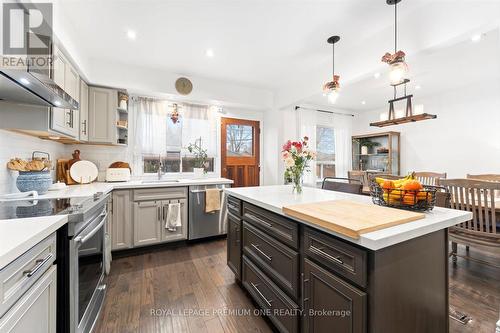 7 North Heights Road, Toronto, ON - Indoor Photo Showing Kitchen With Upgraded Kitchen