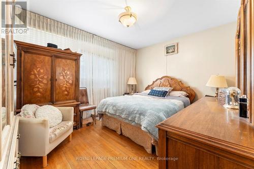 7 North Heights Road, Toronto, ON - Indoor Photo Showing Bedroom