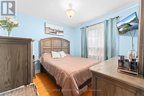 7 North Heights Road, Toronto, ON - Indoor Photo Showing Bedroom