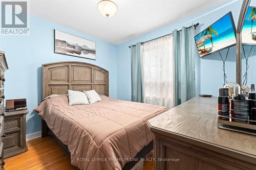 7 North Heights Road, Toronto, ON - Indoor Photo Showing Bedroom